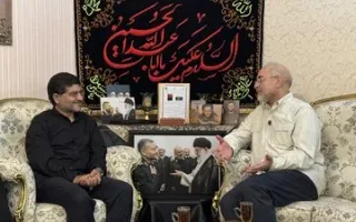 تصاویر حضور قالیباف در منزل رئیس شهید سازمان بسیج مستضعفین؛ از عکس دسته جمعی شهید سلیمانی، شهید سلامی و رهبر شهید تا گفت وگوی رئیس مجلس با خانواده