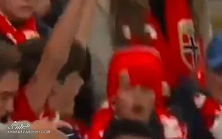 ویدیو| رونالدو در حین گرم کردن، پیراهنش را برای طرفدار نروژی امضا کرد!
