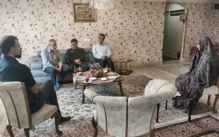 دیدار مشاور فرمانده کل سپاه با خانواده بنیانگذار مرکز اسناد و تحقیقات دفاع مقدس