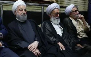 حضور پزشکیان در مراسم یادبود احمد ناطق نوری و دیدارش با روحانی
