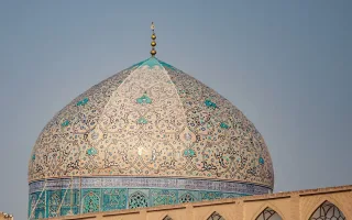 خیرین برای اتمام مرمت گنبد مسجد شیخ لطف‌الله آستین بالا زدند!