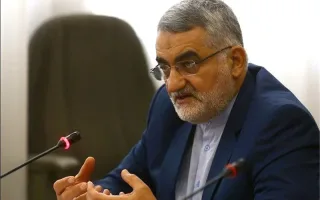 بروجردی: تنگه هرمز تحت کنترل ایران است و از مواضع خود فاصله نخواهیم گرفت