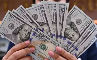 انتقادات مجلس از ارائه «۱۰ هزار دلار»؛ آیا پیگیری‌ها می‌تواند منجر به تغییر سیاست‌های ارزی شود؟