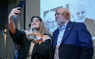 چهره‌های شاد و محبت‌آمیز جواد ظریف در مراسم معرفی آثارش
