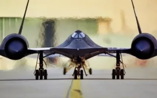 هواپیمای شناسایی SR-71 بلک‌برد ایالات متحده در ارتفاع ۷۹ هزار پایی منهدم شد، ولی خلبان جان سالم به در برد