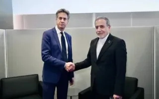 دست دادن با عراقچی برای وزیر خارجه انگلیس دردسر ساز شد / جنجال در لندن بر سر ادعای نقشه حمله به پایگاه هوایی فیرفورد
