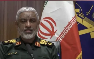 دریادار عظمایی: ناوهای آمریکایی به تنگه هرمز نزدیک نمی‌شوند