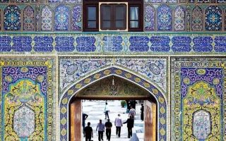 انتقاد از شعارهای ضدوحدت در حرم امام رضا / جلوی این‌ها را بگیرید، پیش از آن که خنجرشان بر پشت ایران و انقلاب بنشیند