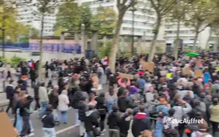 خیابان‌های پاریس به صحنه تجمع گسترده هزاران نفر از فرانسوی‌ها تبدیل شد