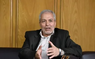 میرلوحی: عده‌ای بر سر شاخه نشسته و بن می‌برند