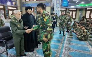 اعطای عطیه فرماندهی معظم کل قوا به دانش آموختگان دانشگاه افسری امام علی (ع)