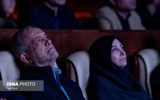 شینا انصاری، رئیس سازمان حفاظت محیط زیست و مسعود پزشکیان، رییس جمهور در مراسم گرامیداشت روز محیط‌بان