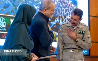 تقدیر از برگزیدگان توسط مسعود پزشکیان، رییس جمهور در مراسم گرامیداشت روز محیط‌بان