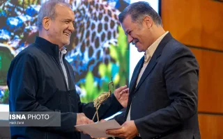 تقدیر از برگزیدگان توسط مسعود پزشکیان، رییس جمهور در مراسم گرامیداشت روز محیط‌بان