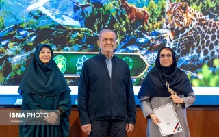 تقدیر از برگزیدگان توسط مسعود پزشکیان، رییس جمهور در مراسم گرامیداشت روز محیط‌بان