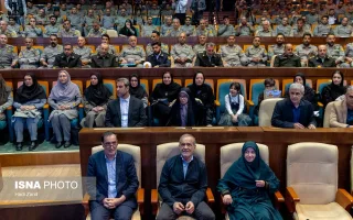 شینا انصاری، رئیس سازمان حفاظت محیط زیست و مسعود پزشکیان، رییس جمهور در مراسم گرامیداشت روز محیط‌بان