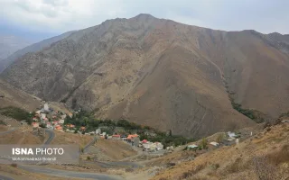گسترش باغ‌ها در محدوده زیستگاه‌های طبیعی کن و سولقان، احتمال مواجهه انسان و حیات‌وحش را افزایش داده است. خرس‌ها هنگام جست‌وجوی غذا ممکن است به باغ‌های میوه و کندوهای عسل نزدیک شوند و خسارت‌هایی به وجود آورند.