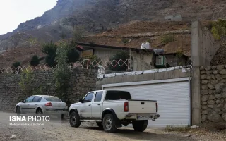 پاسگاه محیط‌بانی کن و سولقان در حاشیه جاده کوهستانی و پس از روستای سولقان قرار دارد. این پاسگاه محل کار، استراحت و زندگی محیط‌بانانی است که در دوره‌های چندروزه و گاه طولانی، دور از خانواده در منطقه حضور دارند و مأموریت‌های گشت‌زنی و حفاظت از ارتفاعات اطرا
