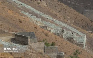 زمین‌خواری و تصرف غیرقانونی اراضی ملی، علاوه بر تخریب منابع طبیعی، مسیرهای زیستی جانوران را نیز تحت تأثیر قرار می‌دهد. در منطقه کن و سولقان، حفاظت از عرصه‌های طبیعی در برابر تجاوز به اراضی و ساخت‌وسازهای فاقد مجوز، از موضوعاتی است که نیازمند نظارت مستمر د